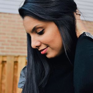 Meet your Posher, Dayana